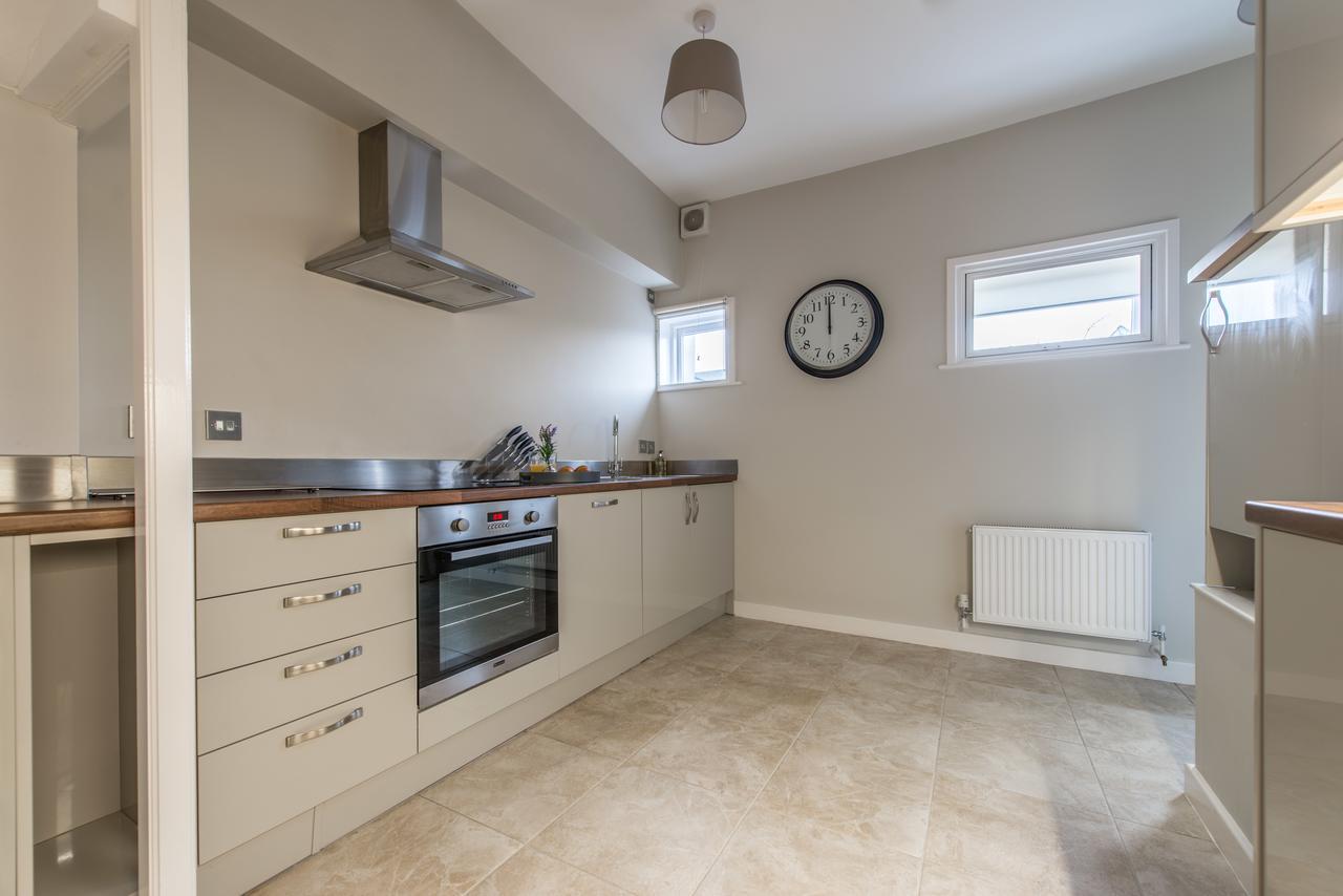 Central Windsor Apartment Facing The Castle Exteriér fotografie